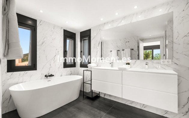 Wiederverkauf - Freistehende Villa - Marbella - Nueva Andalucía