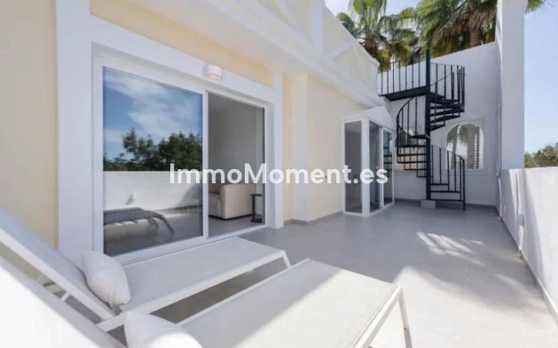 Resale - Apartment - Marbella - Nueva Andalucía