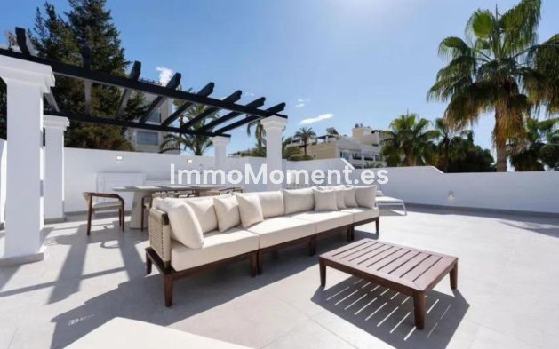 Resale - Apartment - Marbella - Nueva Andalucía