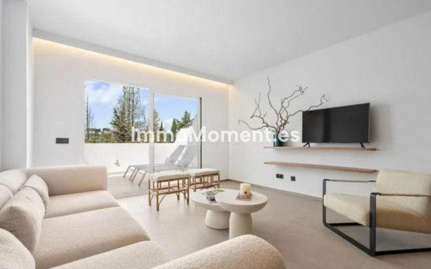 Resale - Apartment - Marbella - Nueva Andalucía