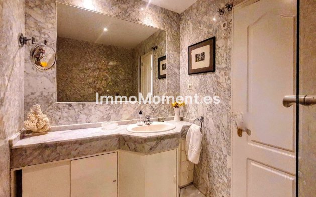 Resale - Apartment - Marbella - Puerto Banús