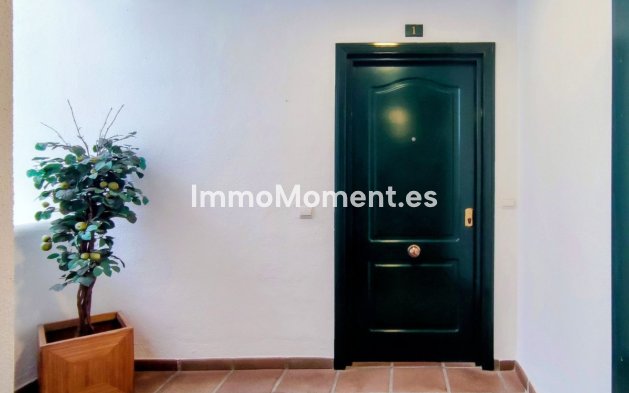 Resale - Apartment - Marbella - Puerto Banús