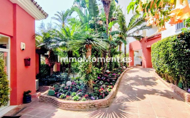 Resale - Apartment - Marbella - Puerto Banús