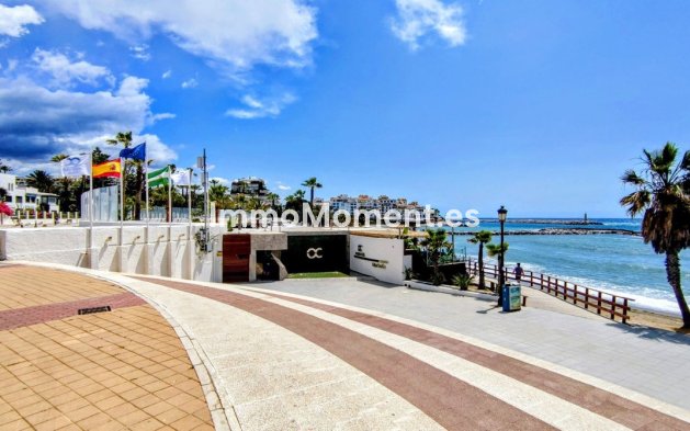 Resale - Apartment - Marbella - Puerto Banús