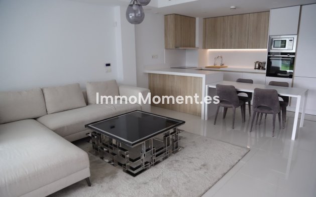 Resale - Apartment - Estepona - Atalaya