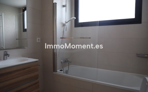 Resale - Apartment - Estepona - Atalaya