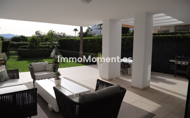 Resale - Apartment - Estepona - Atalaya