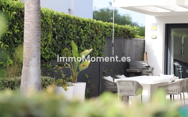 Resale - Apartment - Estepona - Atalaya