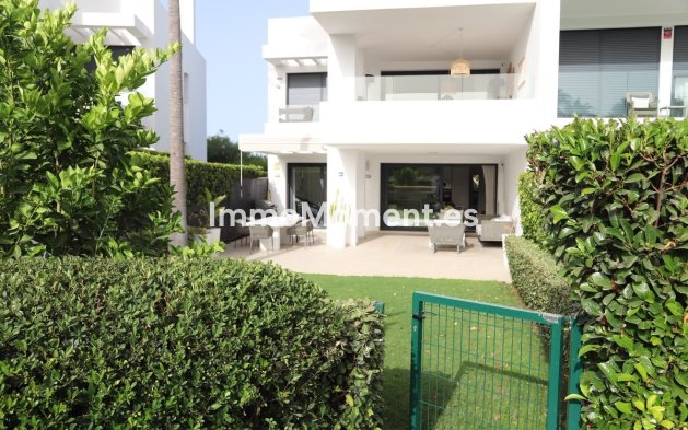Resale - Apartment - Estepona - Atalaya