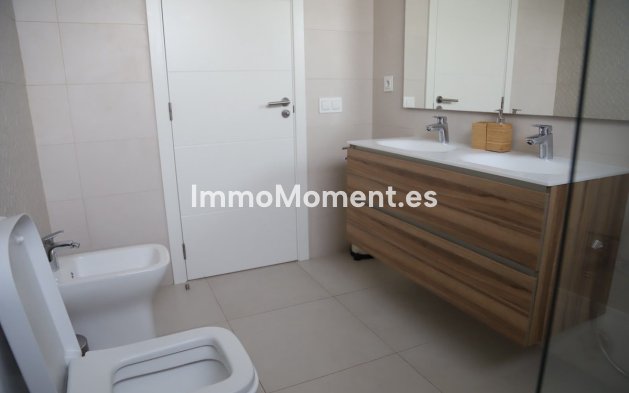 Resale - Apartment - Estepona - Atalaya