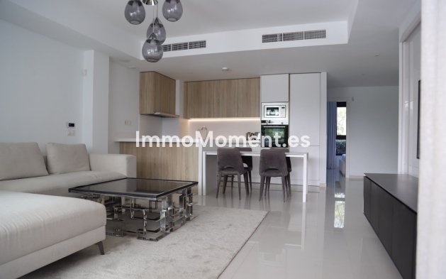 Resale - Apartment - Estepona - Atalaya