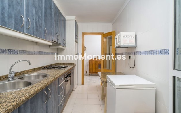 Resale - Apartment - Estepona - Estepona Centro