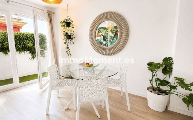Resale - Apartment - Estepona - Estepona Centro