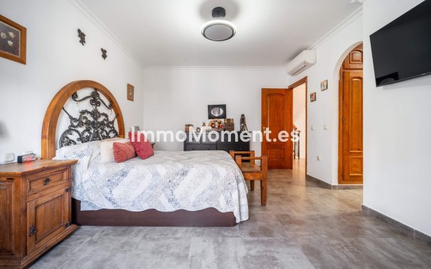 Wiederverkauf - Freistehende Villa - Estepona  - Estepona Centro