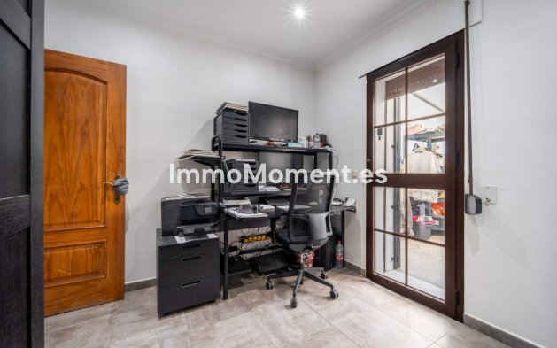 Wiederverkauf - Freistehende Villa - Estepona  - Estepona Centro