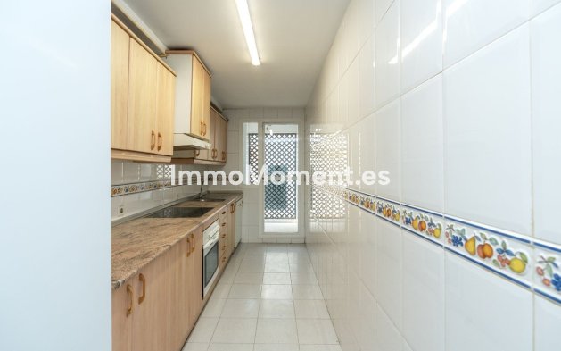 Resale - Apartment - Marbella - Nueva Andalucía