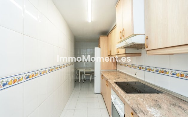 Resale - Apartment - Marbella - Nueva Andalucía