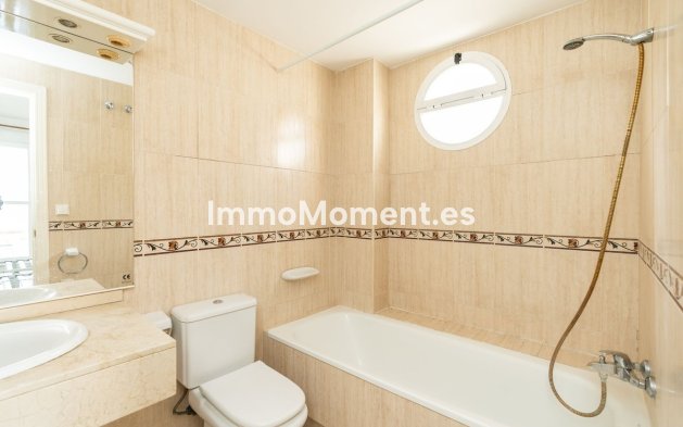 Resale - Apartment - Marbella - Nueva Andalucía