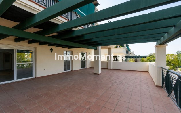 Resale - Apartment - Marbella - Nueva Andalucía