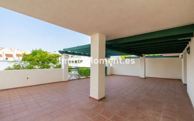 Resale - Apartment - Marbella - Nueva Andalucía