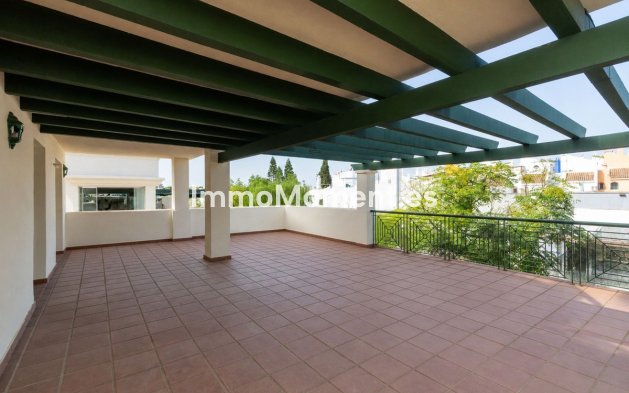 Resale - Apartment - Marbella - Nueva Andalucía