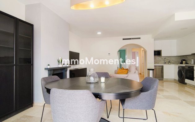 Resale - Apartment - Marbella - Nueva Andalucía