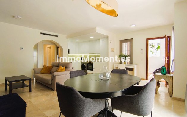 Resale - Apartment - Marbella - Nueva Andalucía