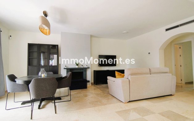 Resale - Apartment - Marbella - Nueva Andalucía