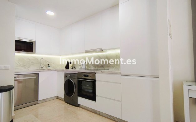 Resale - Apartment - Marbella - Nueva Andalucía