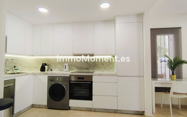 Resale - Apartment - Marbella - Nueva Andalucía