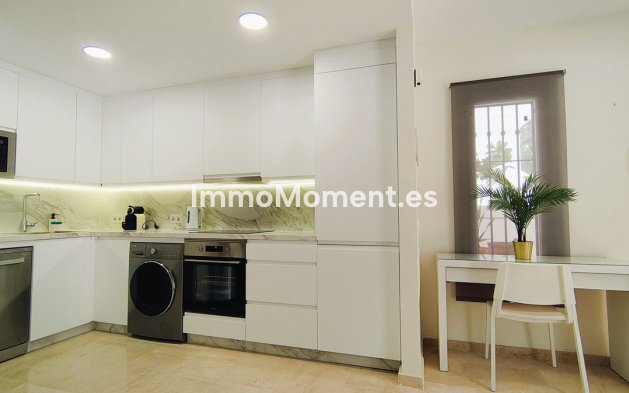 Resale - Apartment - Marbella - Nueva Andalucía