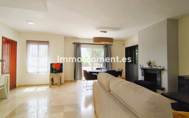 Resale - Apartment - Marbella - Nueva Andalucía