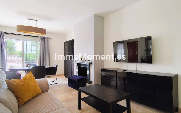 Resale - Apartment - Marbella - Nueva Andalucía