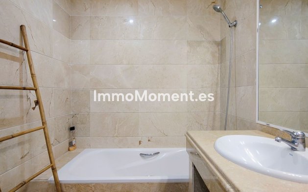 Resale - Apartment - Marbella - Nueva Andalucía