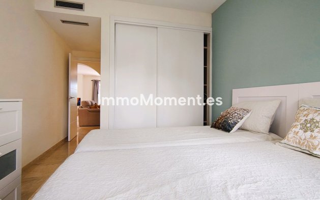 Resale - Apartment - Marbella - Nueva Andalucía