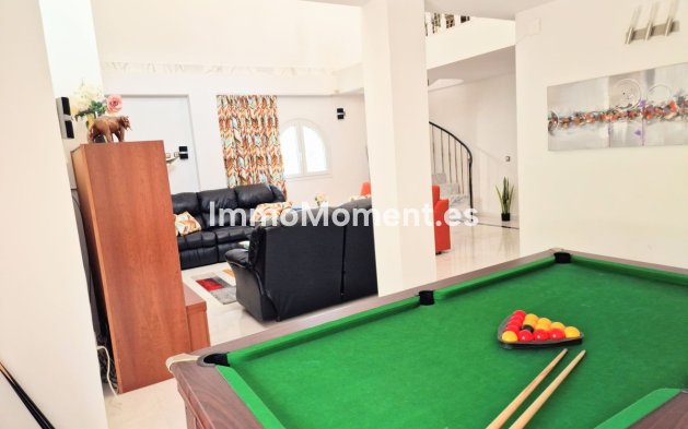 Resale - Apartment - Torremolinos - La Carihuela