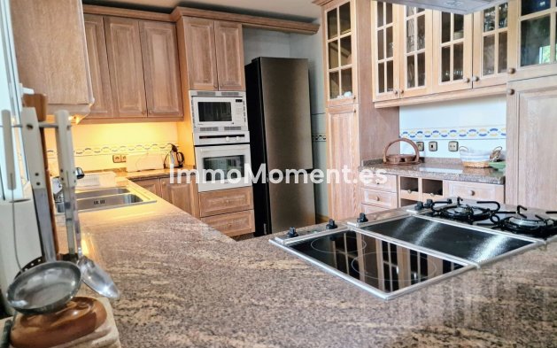 Resale - Apartment - Torremolinos - La Carihuela