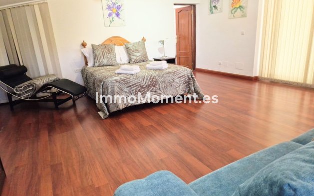Resale - Apartment - Torremolinos - La Carihuela
