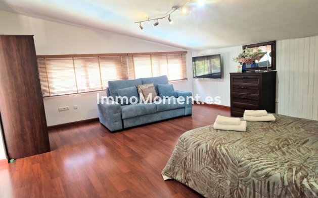 Resale - Apartment - Torremolinos - La Carihuela