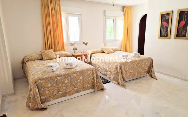 Resale - Apartment - Torremolinos - La Carihuela