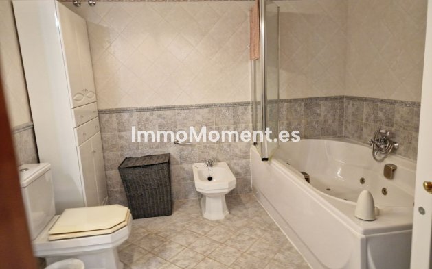 Resale - Apartment - Torremolinos - La Carihuela