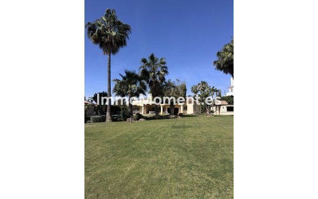Reventa - Villa independiente - Estepona  - Estepona Centro