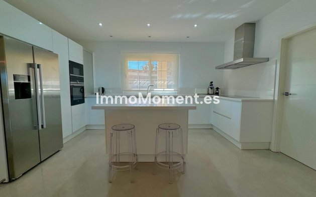 Reventa - Villa independiente - Estepona  - Estepona Centro