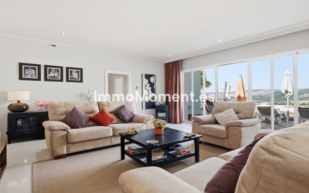 Resale - Apartment - Casares - Doña Julia