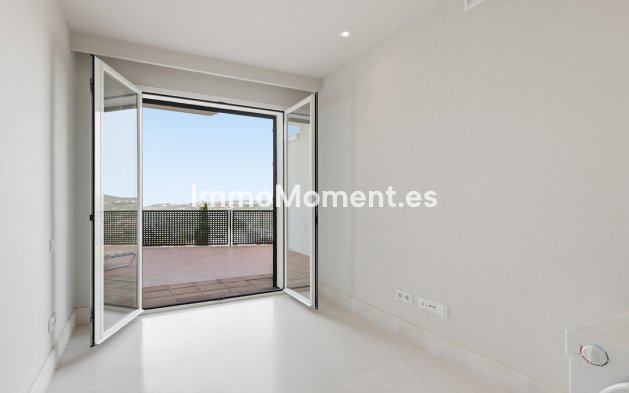 Resale - Apartment - Casares - Doña Julia