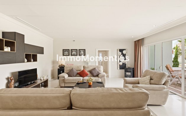 Resale - Apartment - Casares - Doña Julia