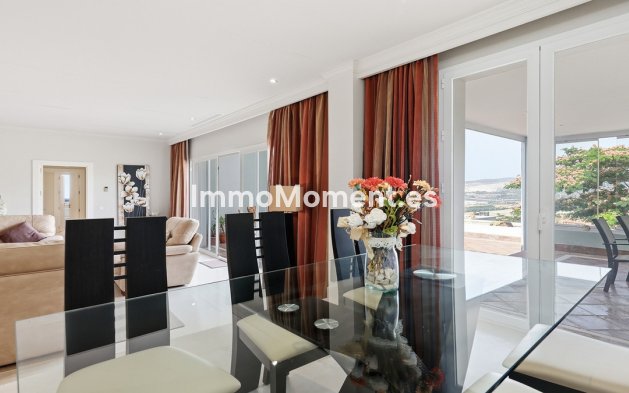 Resale - Apartment - Casares - Doña Julia