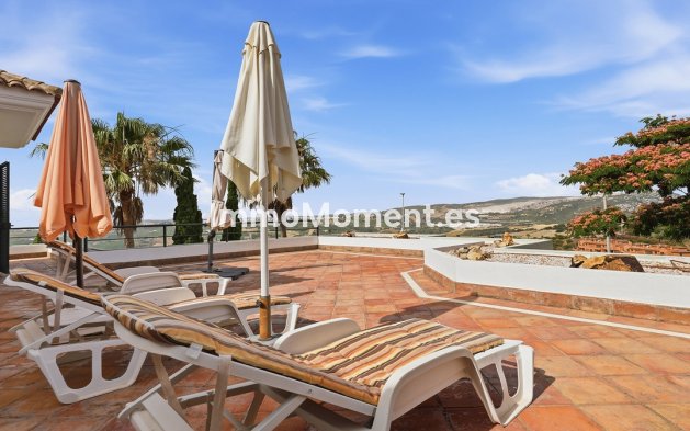 Resale - Apartment - Casares - Doña Julia
