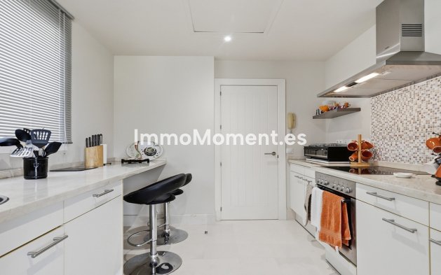 Resale - Apartment - Casares - Doña Julia