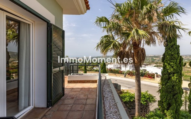 Resale - Apartment - Casares - Doña Julia